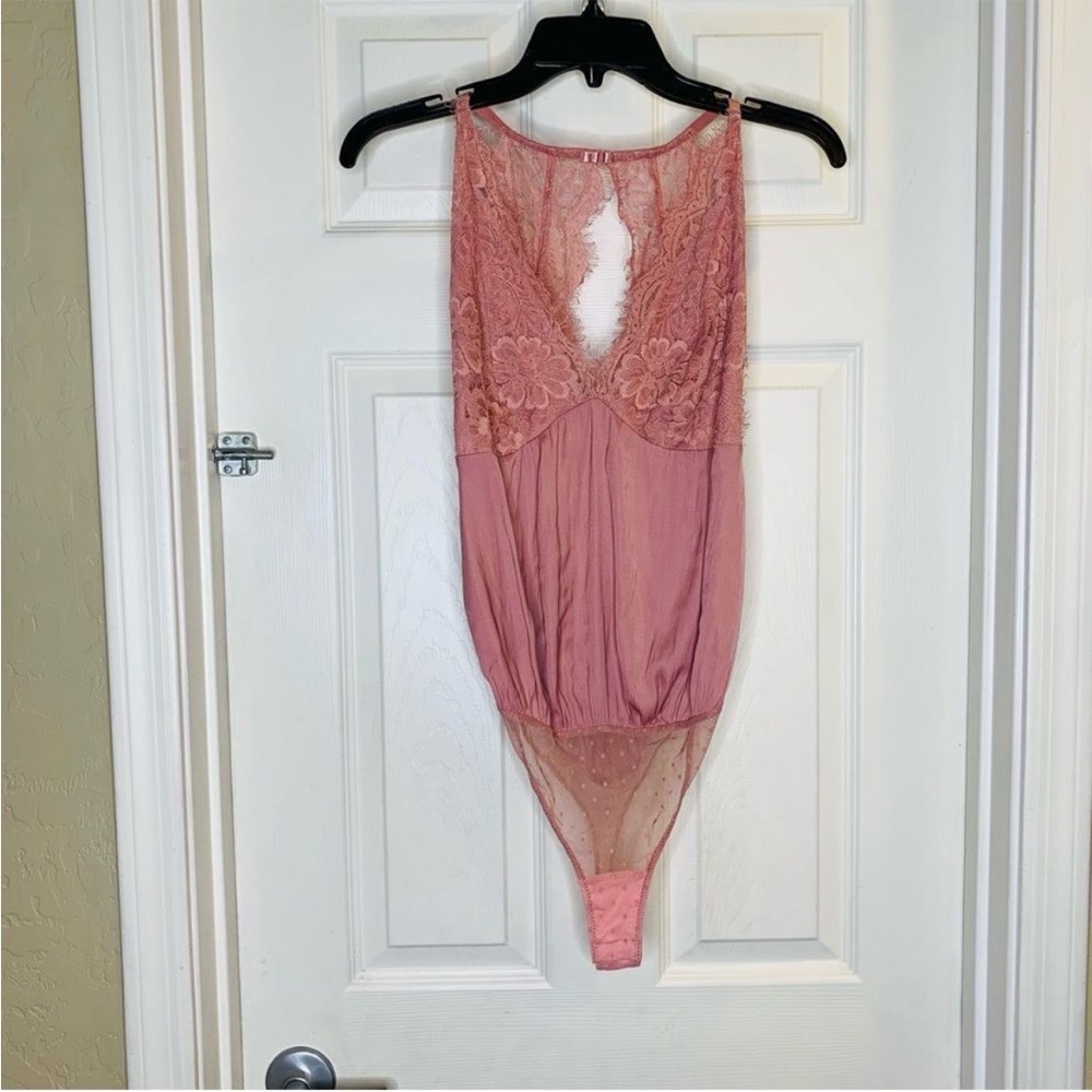 Free People Melrose Lace Bodysuit Open Back Pink Size Small - Picture 2 of 12